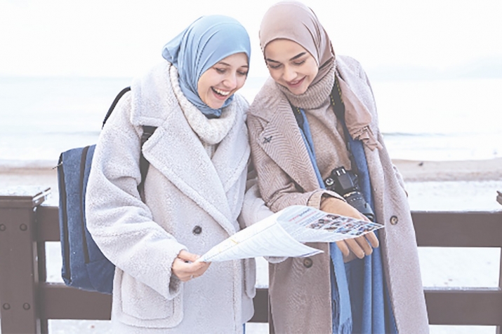 Bu qаdın kimdir: cariyəmi, bәrаbәrmi, yoxsa qoruyucu?